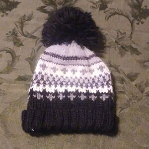 Make Offer Chic Black and White Knit Beanie with Pom-Pom